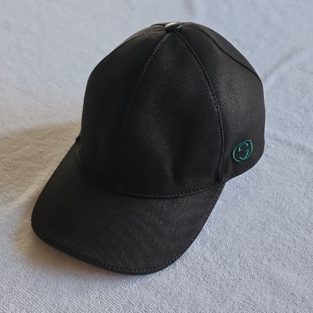 Gucci Black Cap with Green and Red Stripe